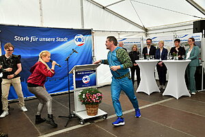 Gesangseinlage während der Eröffnung. Foto: Joachim Kloock