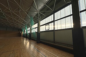 Blick in die Sporthalle.