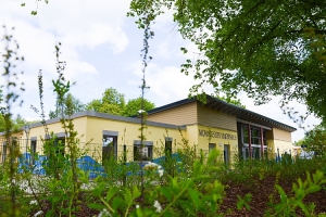 Das neue Kinderhaus Montessori ist ebenerdig, kindgerecht und bietet auf dem Außengelände viel Platz zum Toben.