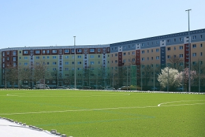 Der neue Sportplatz wird in Betrieb genommen.