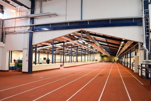 Die Innenhöfe der Laufhalle wurden in zwei Bauabschnitten überdacht.
