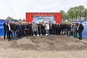 Gruppenfoto mit dem Team des Bauherrn Eigenbetrieb KOE. Foto: Joachim Kloock