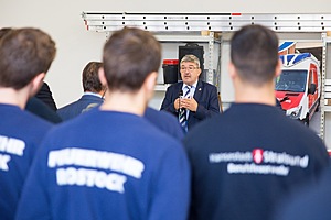 Zur Eröffnung des Ausbildungszentrums lobte Mecklenburg-Vorpommerns Innenminister die Courage der jungen Brandmeisteranwärter.