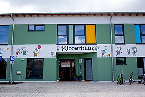 Das Kinnerhuus wurde von b3 architekten und ingenieure geplant.