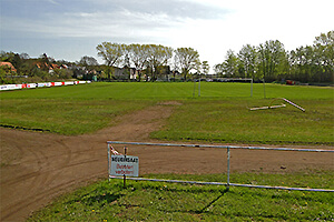 alter Rasenplatz Sportanlage Parkstraße